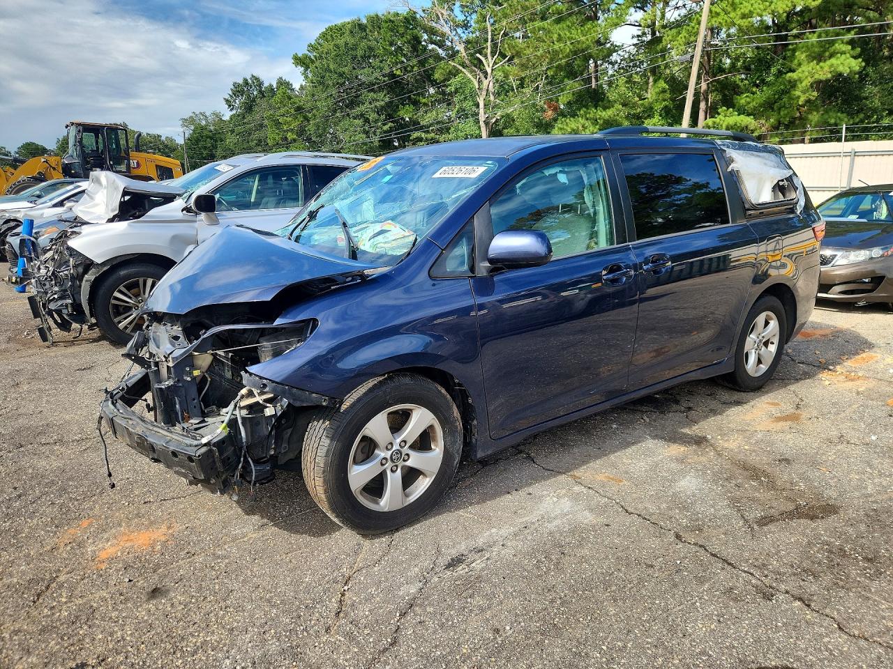 5TDKZ3DC4JS942667 · 2018 TOYOTA SIENNA