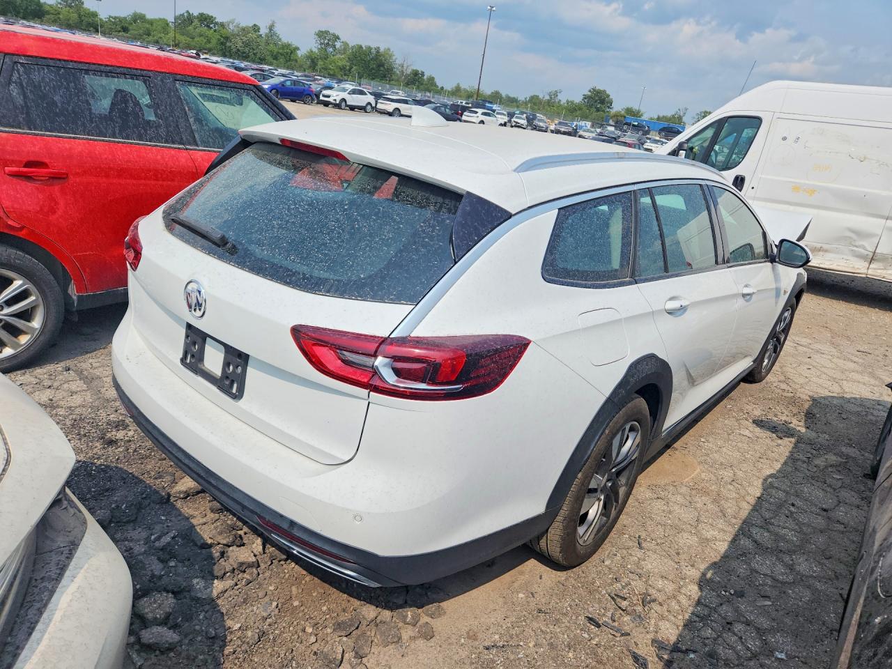 W04GU8SX5J1090845 · 2018 BUICK REGAL TOURX · 3/13
