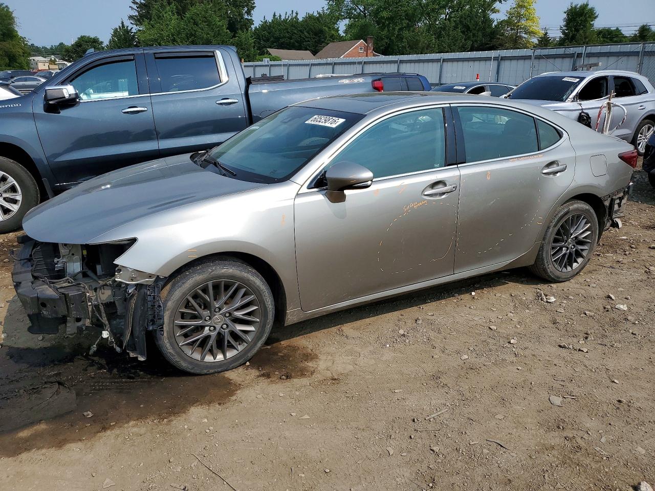 58ABK1GG2JU111594 · 2018 LEXUS ES