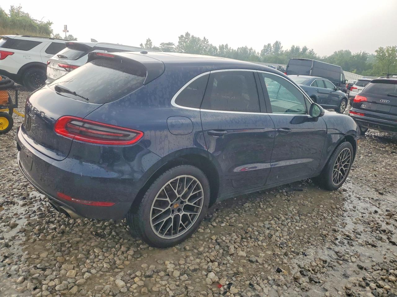 WP1AB2A50HLB10558 · 2017 PORSCHE MACAN · 3/13