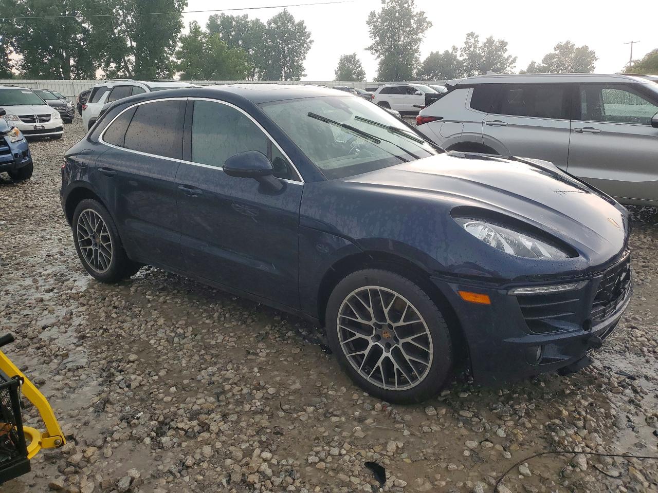 WP1AB2A50HLB10558 · 2017 PORSCHE MACAN · 4/13