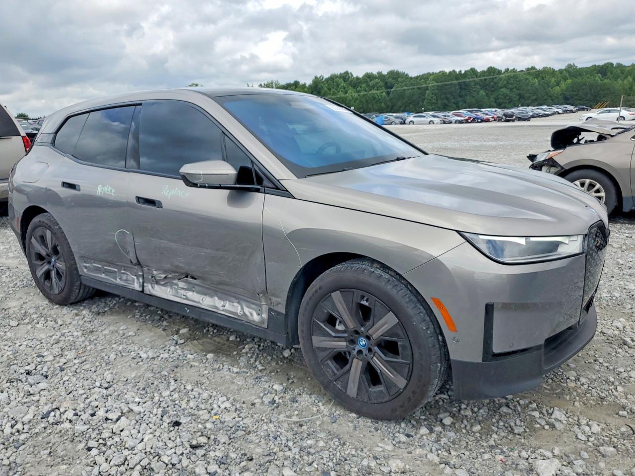 WB523CF07RCP83060 · 2024 BMW IX · 4/13