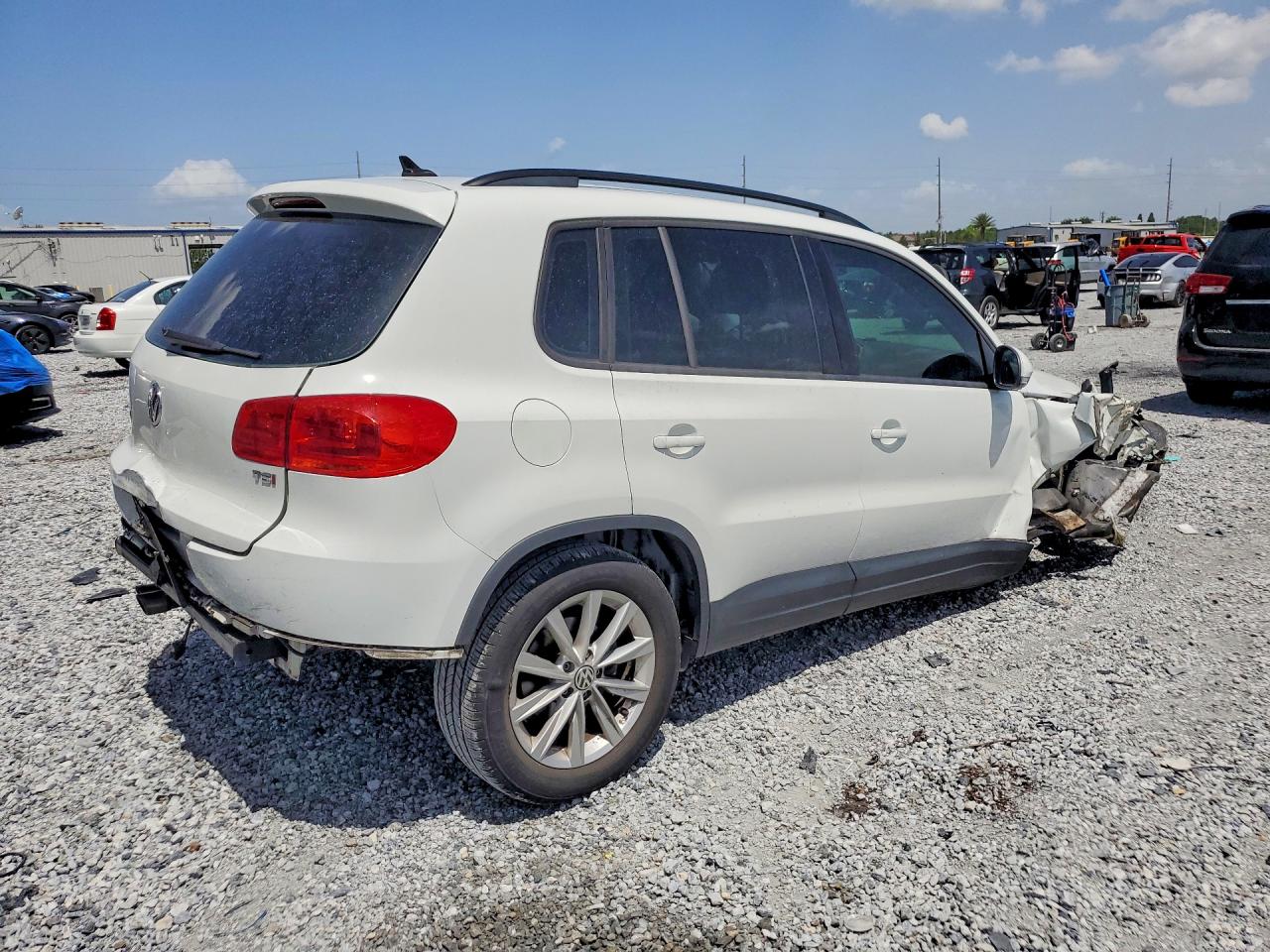 WVGAV7AX6HK042498 · 2017 VOLKSWAGEN TIGUAN · 3/14