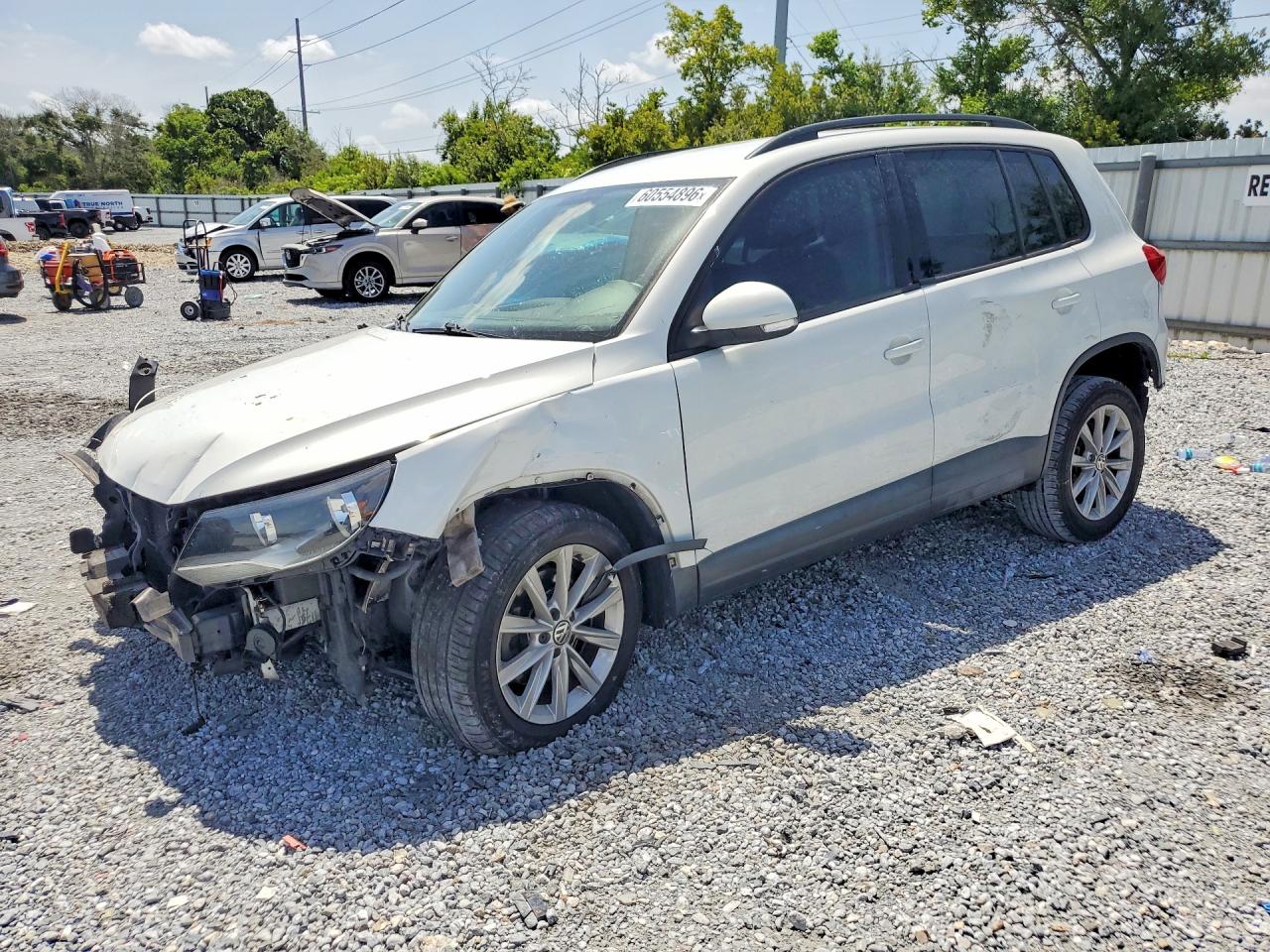 WVGAV7AX6HK042498 · 2017 VOLKSWAGEN TIGUAN