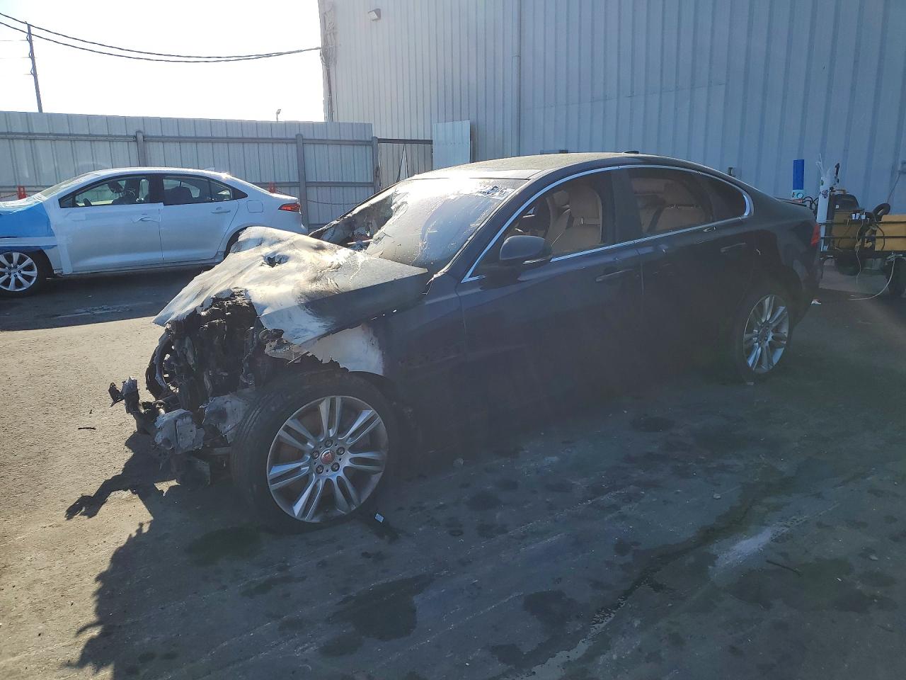 SAJBK4BV3GCY19355 · 2016 JAGUAR XF