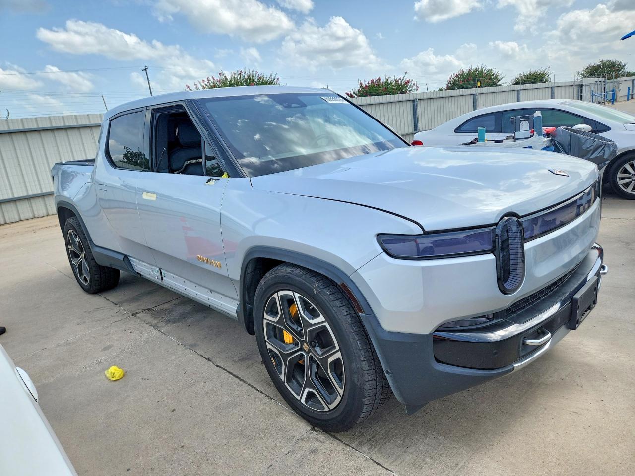 7FCTGAAA9PN019563 · 2023 RIVIAN R1T · 4/12