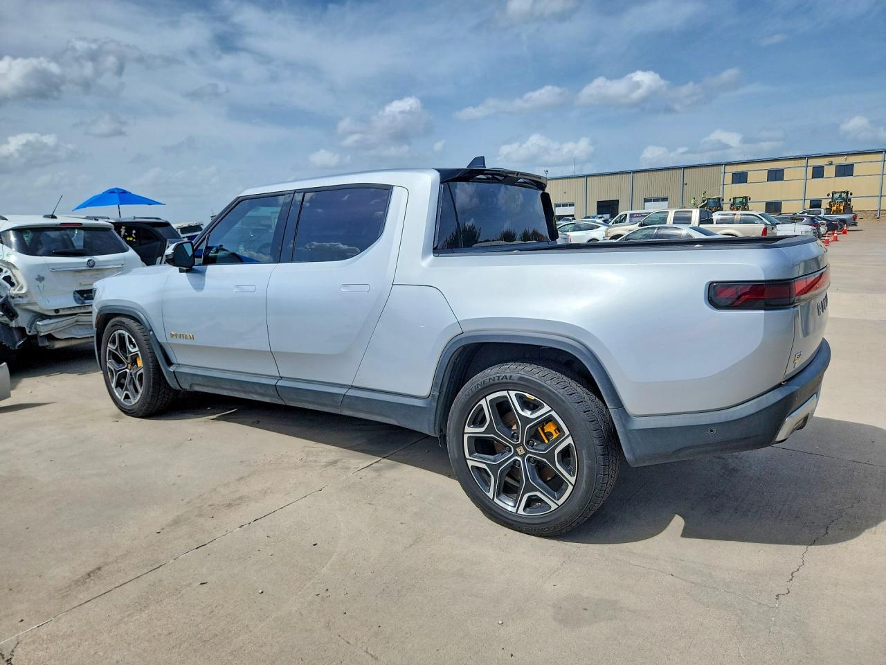 7FCTGAAA9PN019563 · 2023 RIVIAN R1T · 2/12