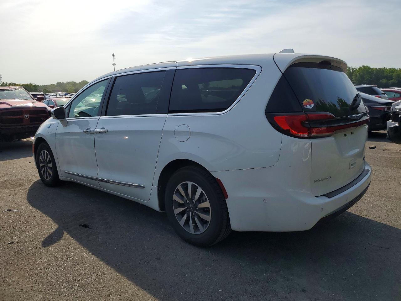 2C4RC1S76NR173792 · 2022 CHRYSLER PACIFICA · 2/13