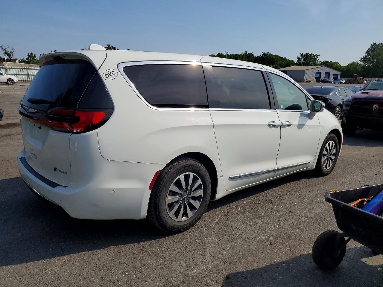 2C4RC1S76NR173792 · 2022 CHRYSLER PACIFICA · 3/13