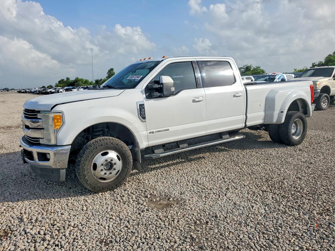 1FT8W3DT1HEB45232 · 2017 FORD F350