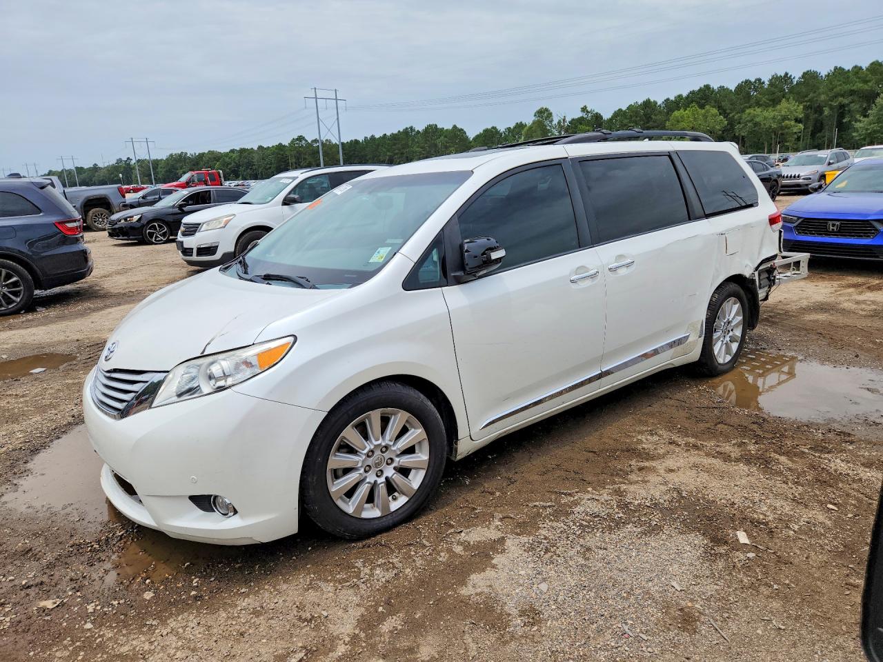 2014 TOYOTA SIENNA