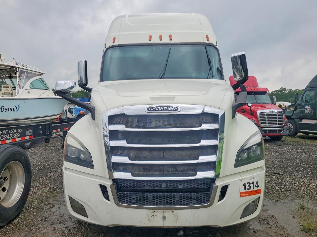 3AKJHHDR6KSKR3700 · 2019 FREIGHTLINER CASCADIA 126 · 5/14