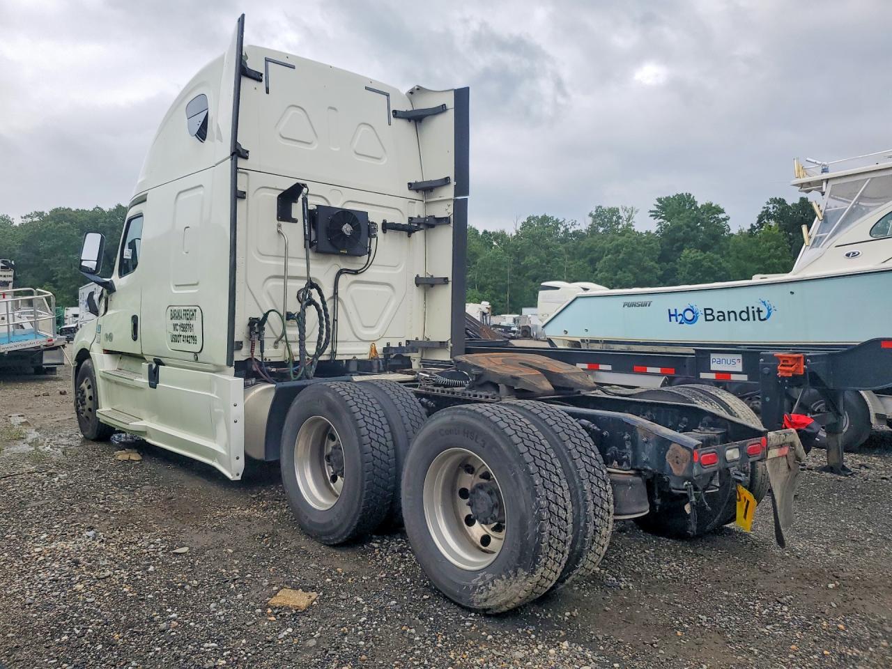 3AKJHHDR6KSKR3700 · 2019 FREIGHTLINER CASCADIA 126 · 2/14