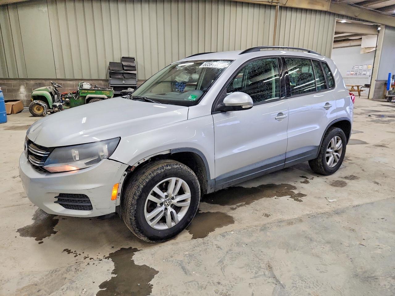 WVGAV7AX3GW529083 · 2016 VOLKSWAGEN TIGUAN