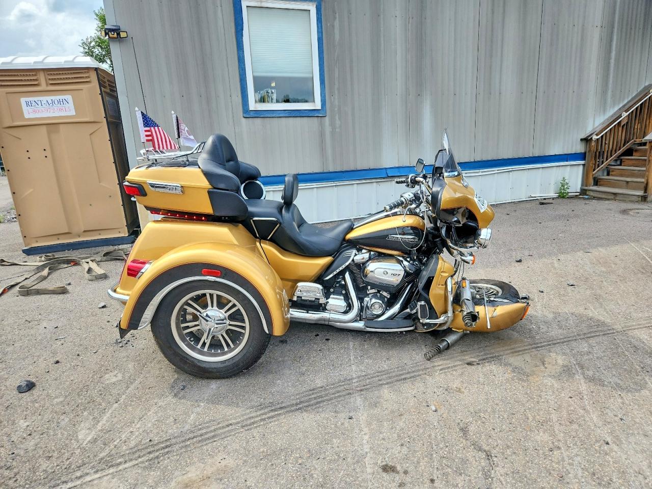1HD1MAD1XHB854395 · 2017 HARLEY-DAVIDSON FLHTCUTG