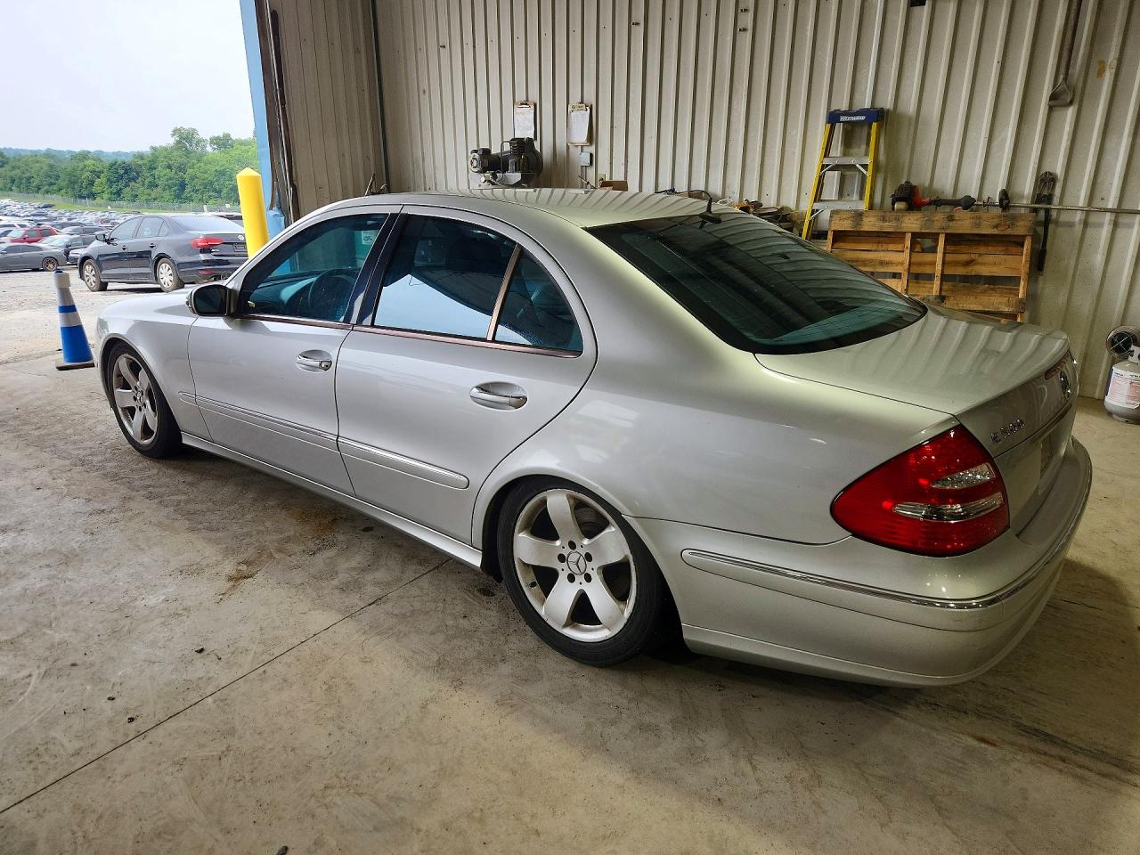 WDBUF83J25X187046 · 2005 MERCEDES-BENZ E · 2/12