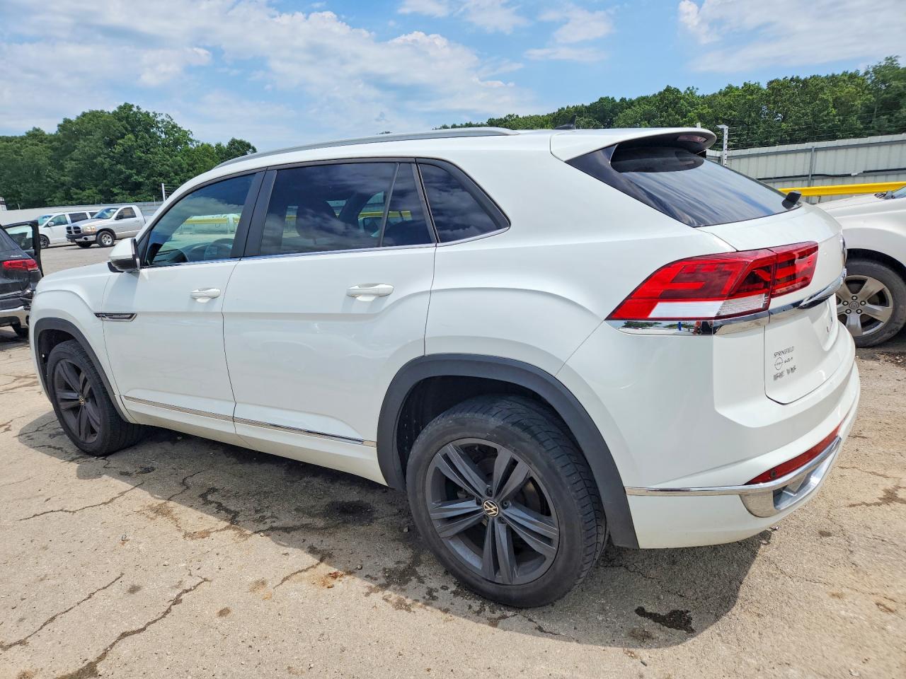 1V2YE2CA5LC219154 · 2020 VOLKSWAGEN ATLAS CROSS SPORT · 2/13