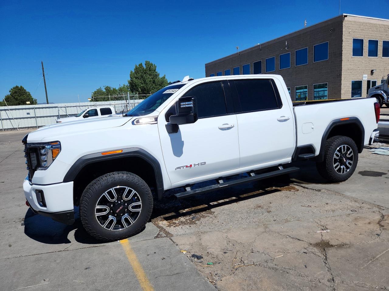 1GT49PEY6NF171547 · 2022 GMC SIERRA