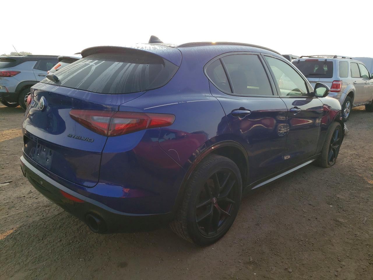 ZASPAKAN7L7C83100 · 2020 ALFA ROMEO STELVIO · 3/13