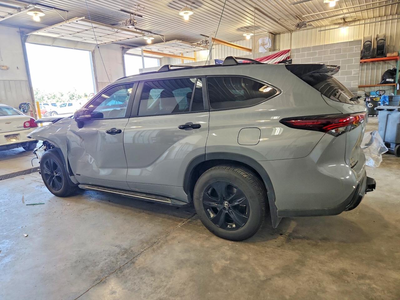 5TDKBRCHXSS683317 · 2025 TOYOTA HIGHLANDER HYBRID · 2/13