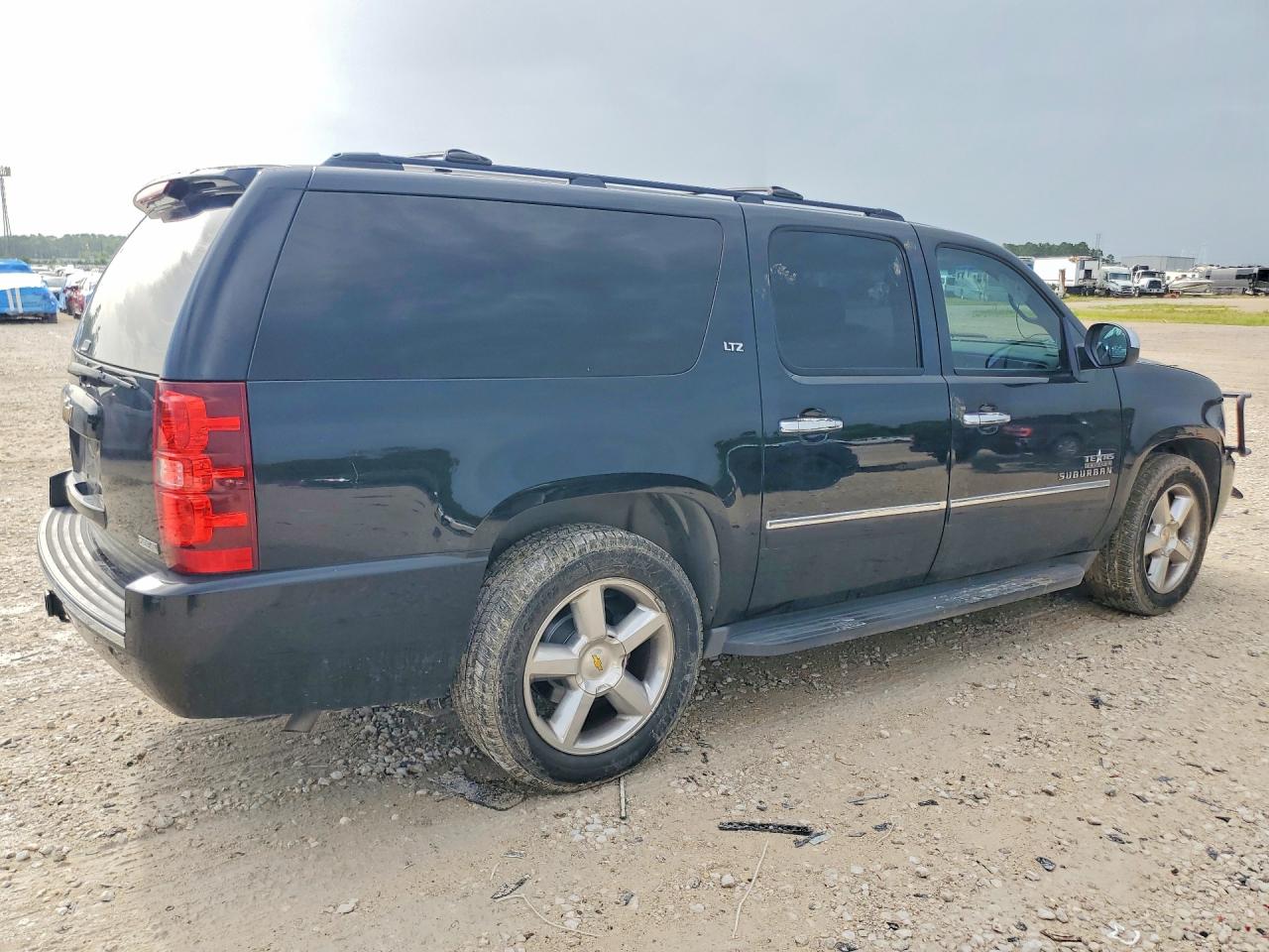 1GNSCKE00BR347712 · 2011 CHEVROLET SUBURBAN · 3/13