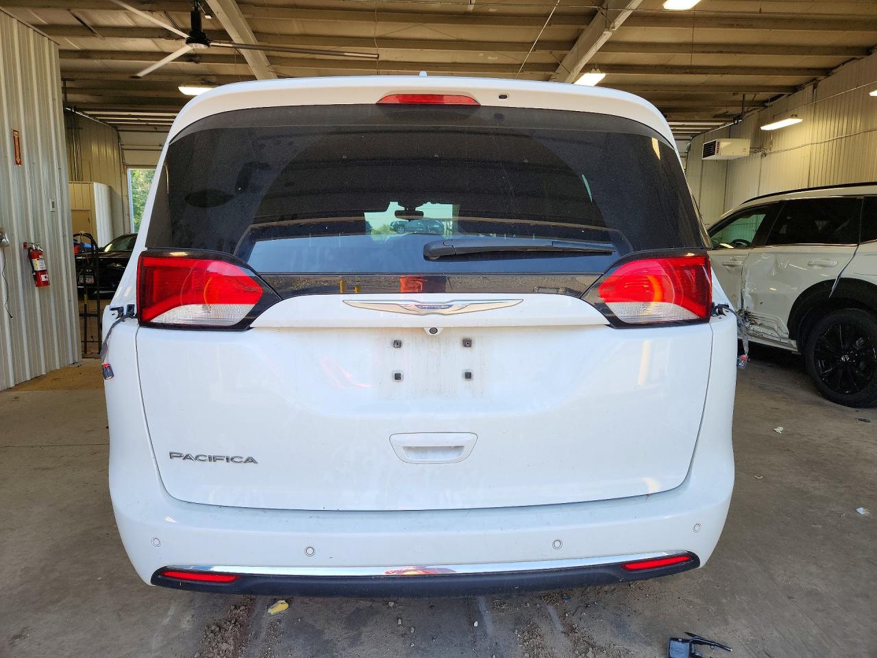 2C4RC1BG9JR143910 · 2018 CHRYSLER PACIFICA · 6/14