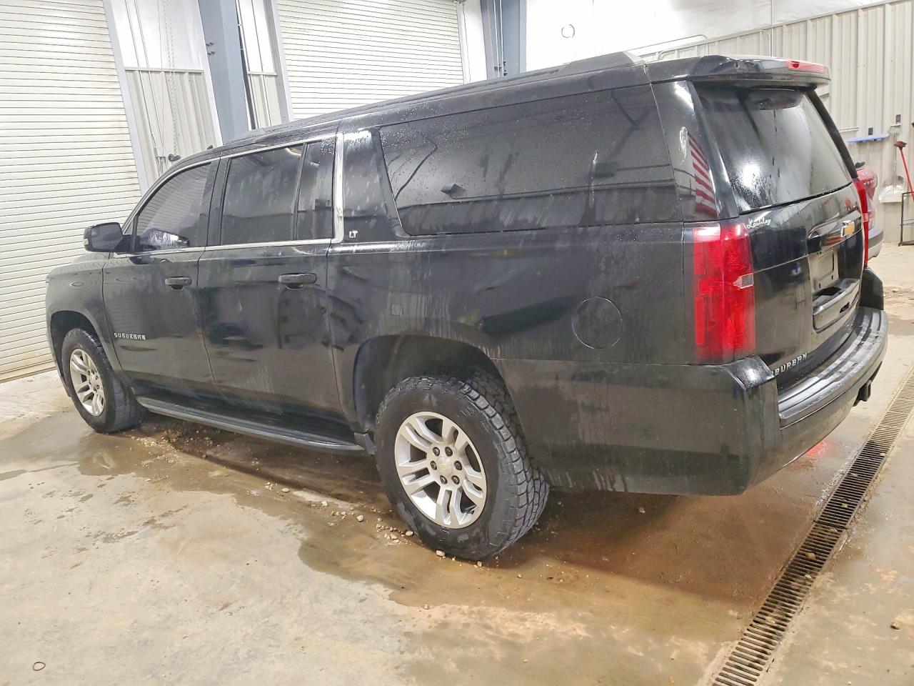 1GNSKHKC3GR408112 · 2016 CHEVROLET SUBURBAN · 2/13