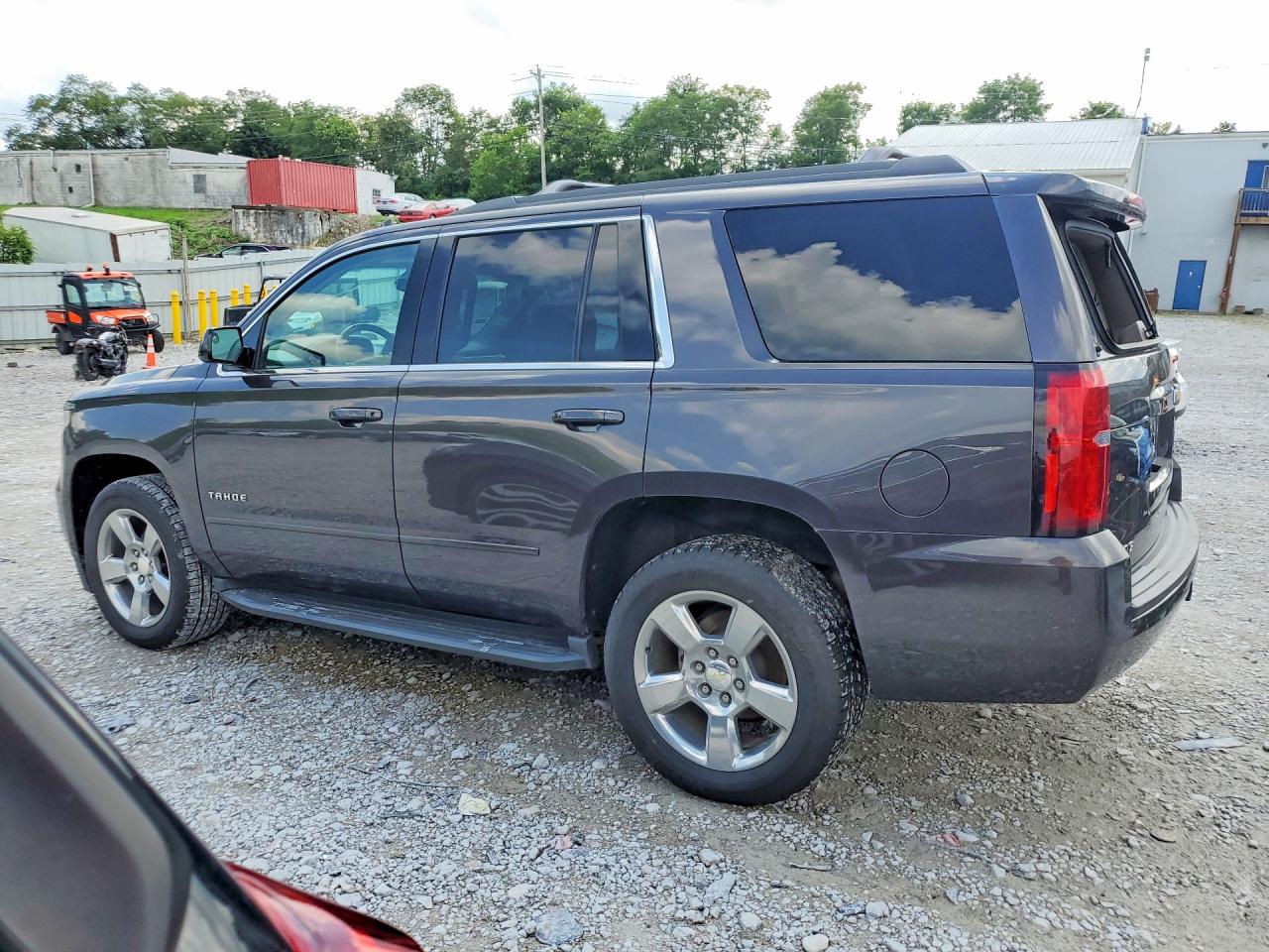 1GNSKAKC2HR383342 · 2017 CHEVROLET TAHOE · 2/13