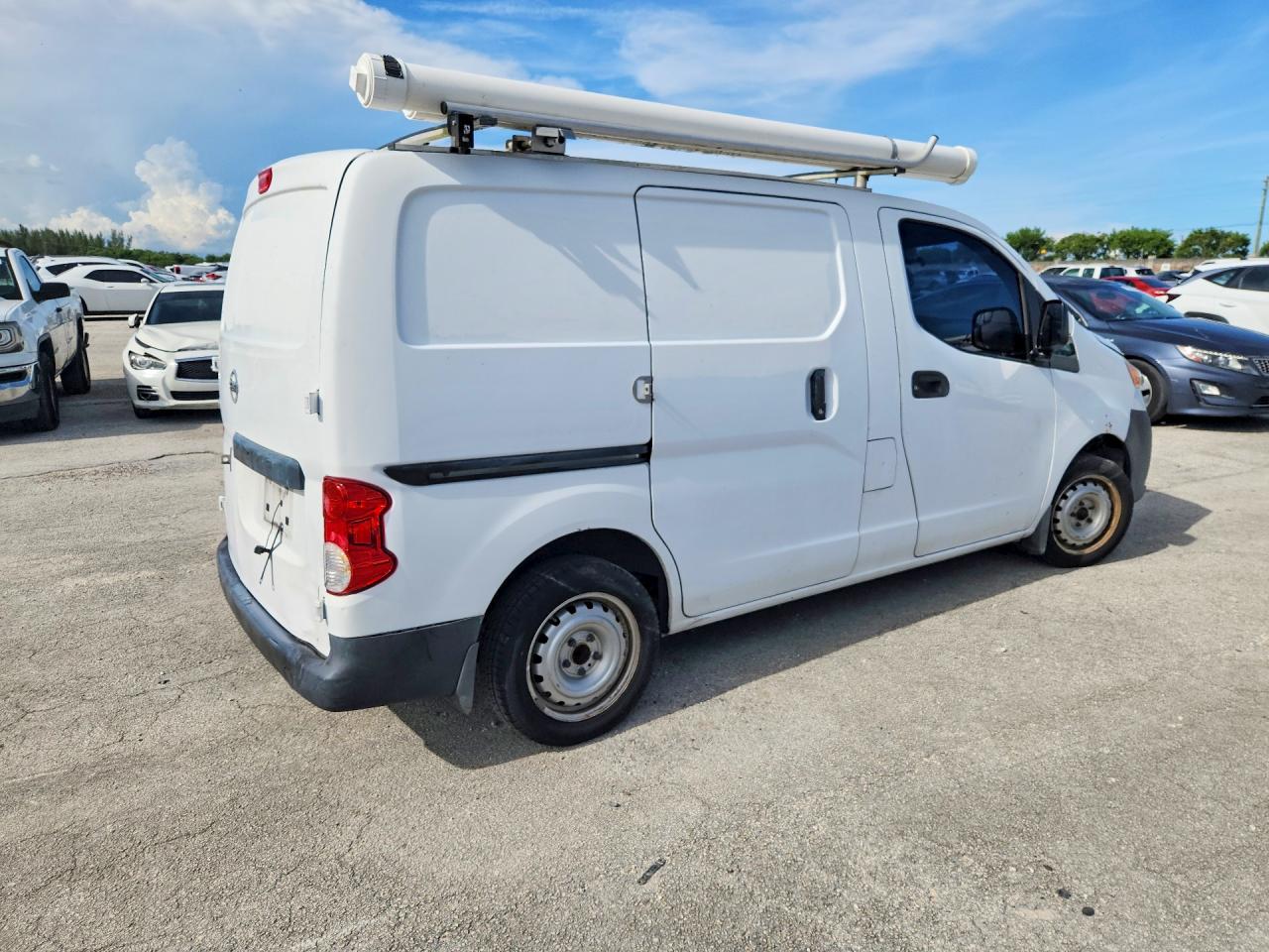 3N6CM0KN4HK697572 · 2017 NISSAN NV200 · 3/13