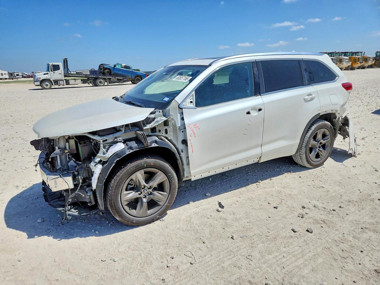 5TDDZRFH0HS412582 · 2017 TOYOTA HIGHLANDER