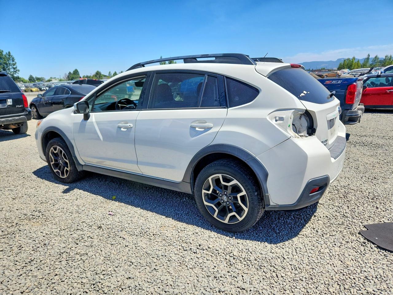 JF2GPABC2H8225588 · 2017 SUBARU CROSSTREK · 2/13