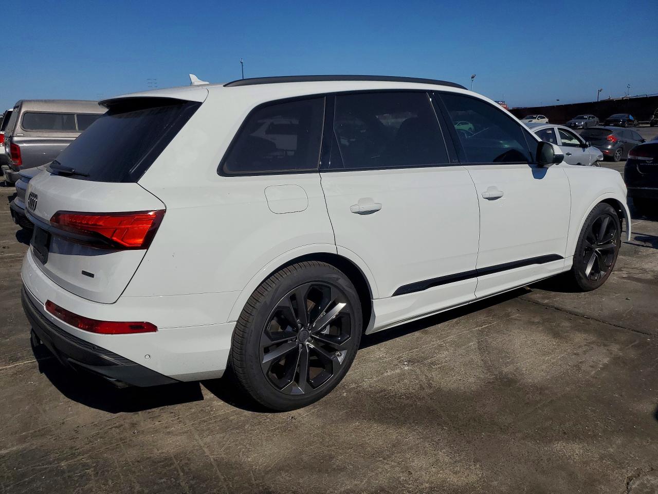 WA1LVBF7XTD005597 · 2026 AUDI Q7 · 3/13