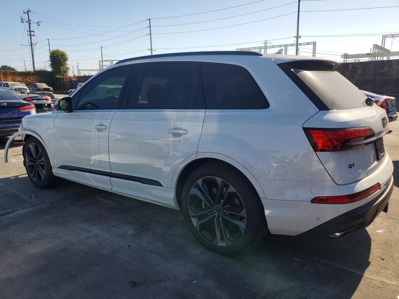WA1LVBF7XTD005597 · 2026 AUDI Q7 · 2/13