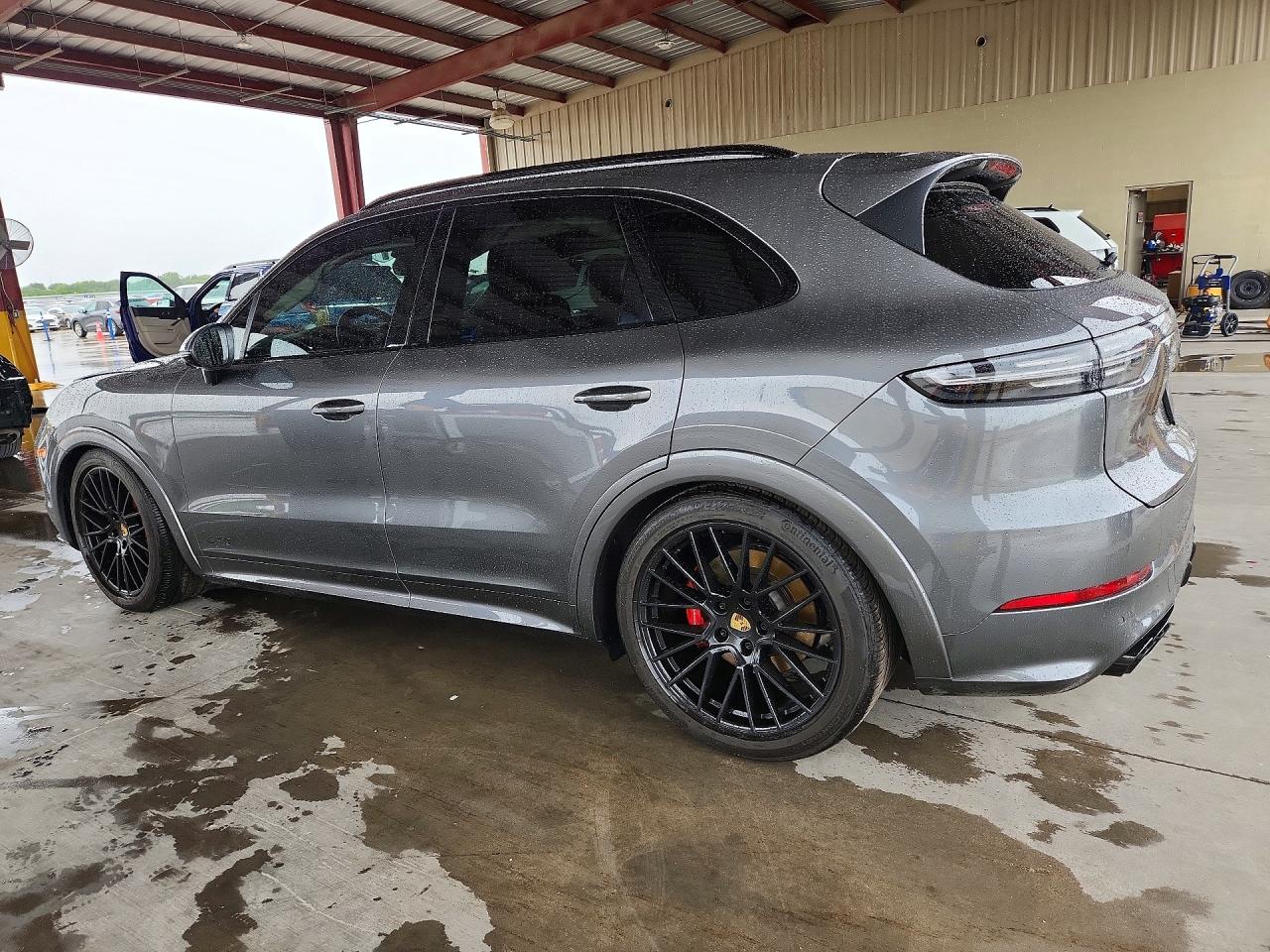 WP1AG2AY1MDA33179 · 2021 PORSCHE CAYENNE · 2/13