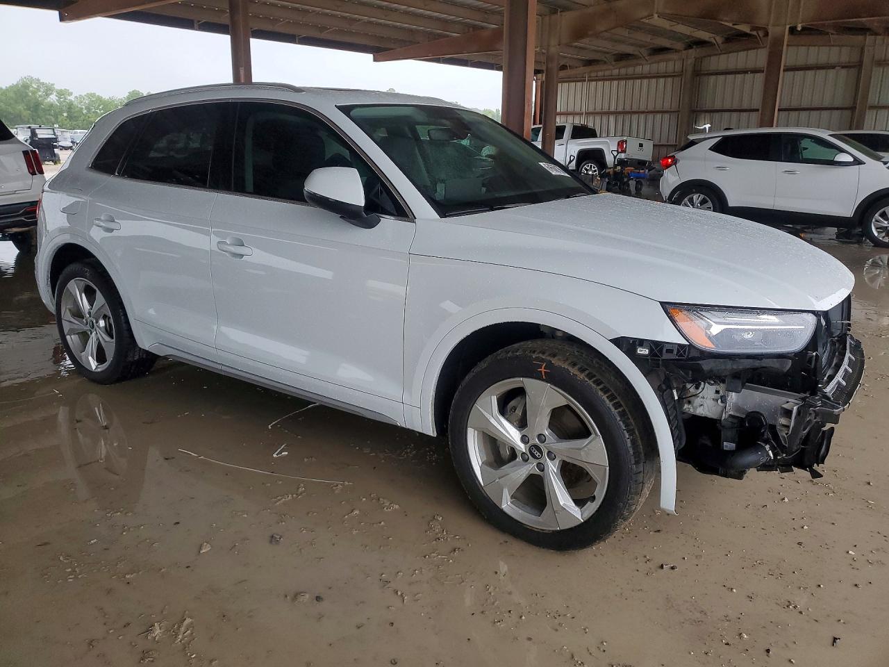 WA1BAAFYXM2101978 · 2021 AUDI Q5 · 4/14
