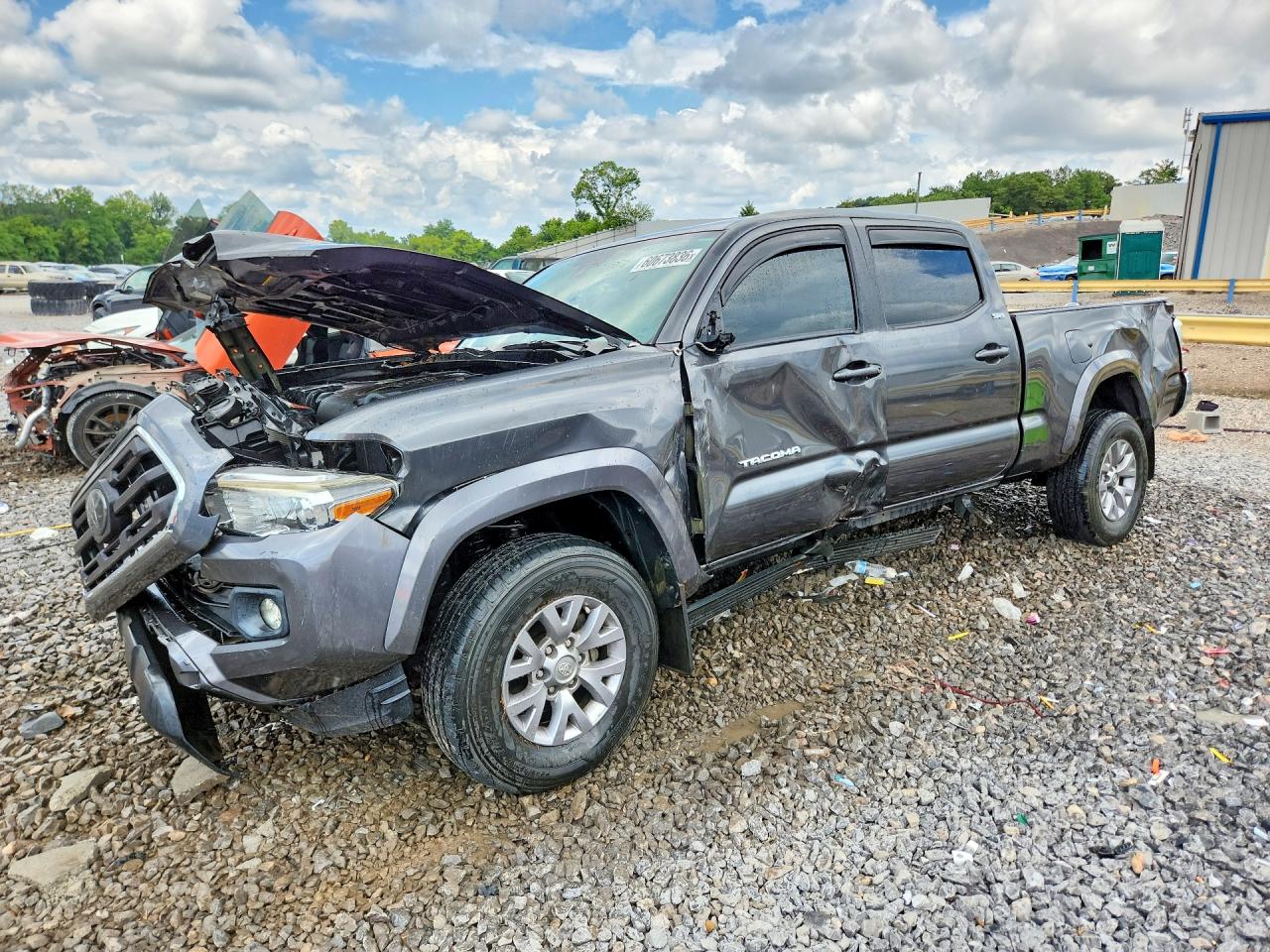 3TMBZ5DN4JM013768 · 2018 TOYOTA TACOMA