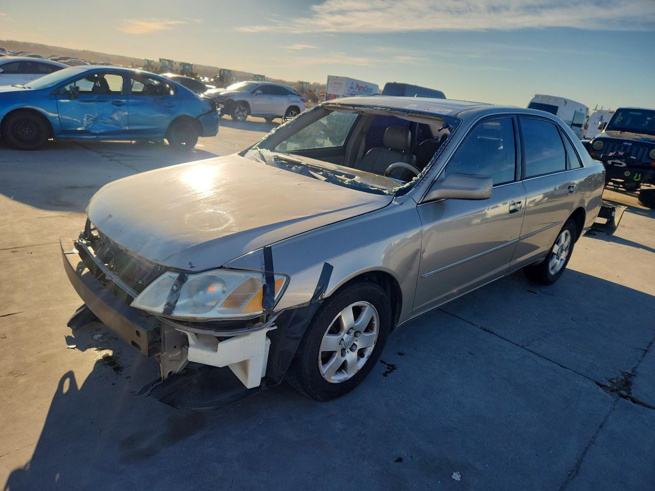 4T1BF28B2YU005550 · 2000 TOYOTA AVALON