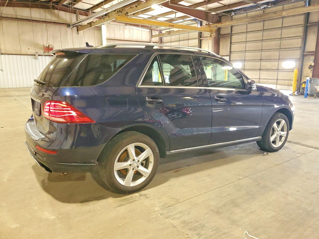4JGDA5HB9HA884121 · 2017 MERCEDES-BENZ GLE · 3/13
