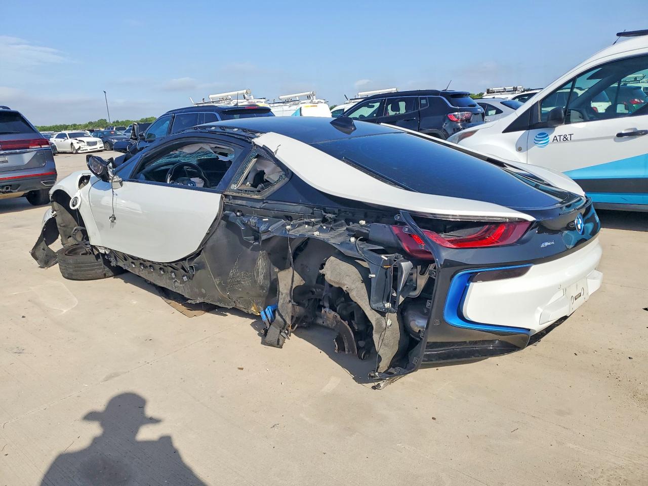 WBY2Z2C57GV675647 · 2016 BMW I8 · 2/12