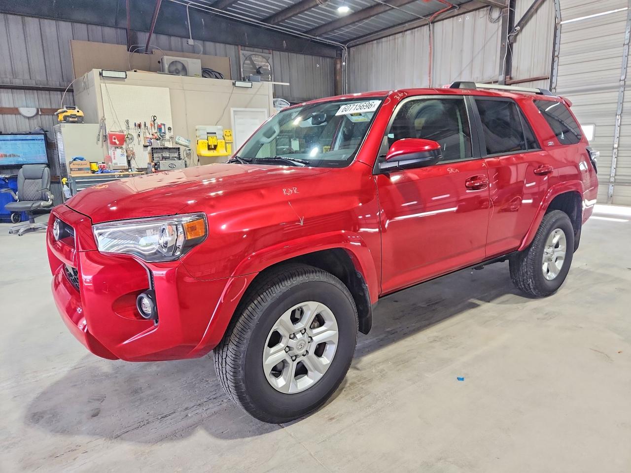 JTEMU5JR7M5878240 · 2021 TOYOTA 4RUNNER