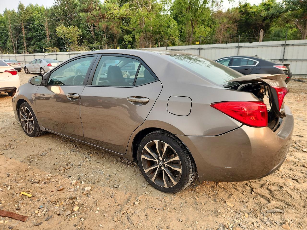 2T1BURHEXHC857610 · 2017 TOYOTA COROLLA · 2/12