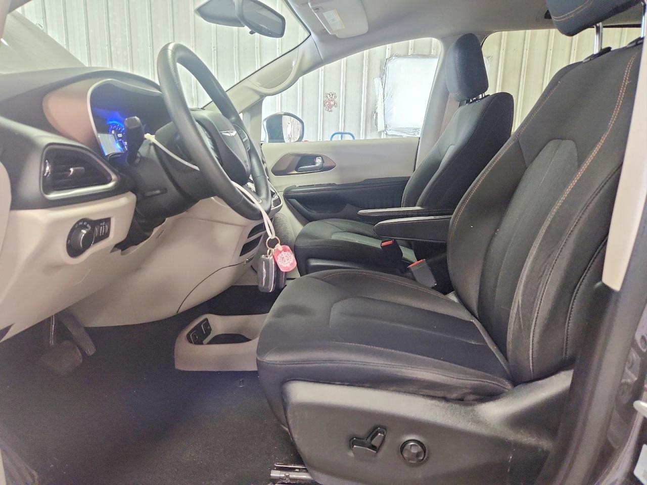 2C4RC1DG4HR514303 · 2017 CHRYSLER PACIFICA · 7/14