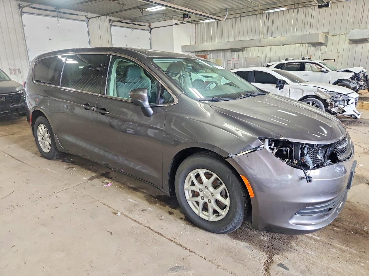 2C4RC1DG4HR514303 · 2017 CHRYSLER PACIFICA · 4/14