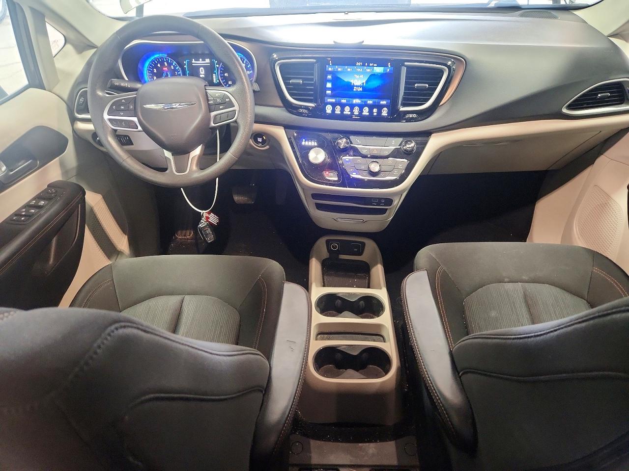 2C4RC1DG4HR514303 · 2017 CHRYSLER PACIFICA · 8/14