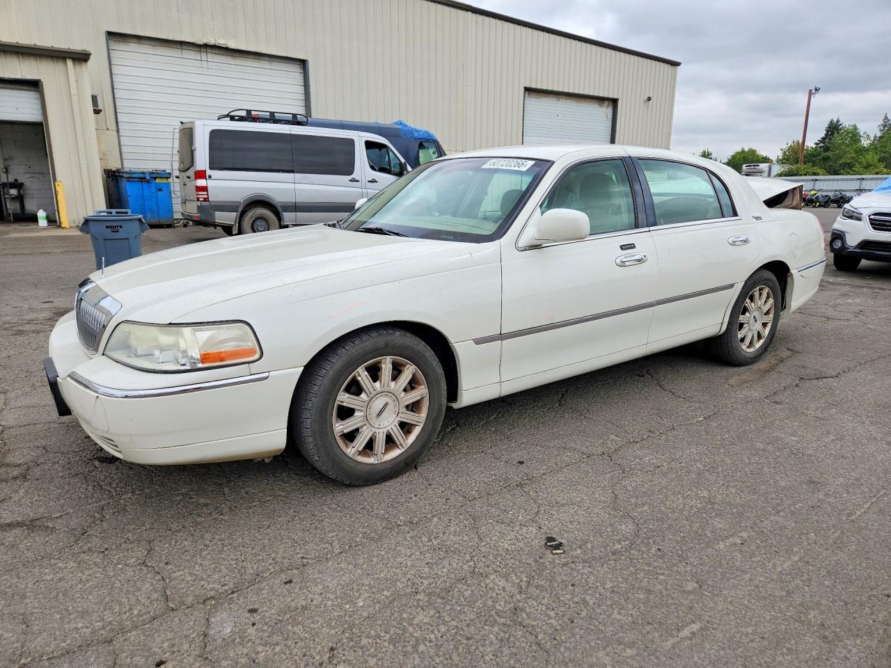 1LNHM82WX6Y603678 · 2006 LINCOLN TOWN CAR