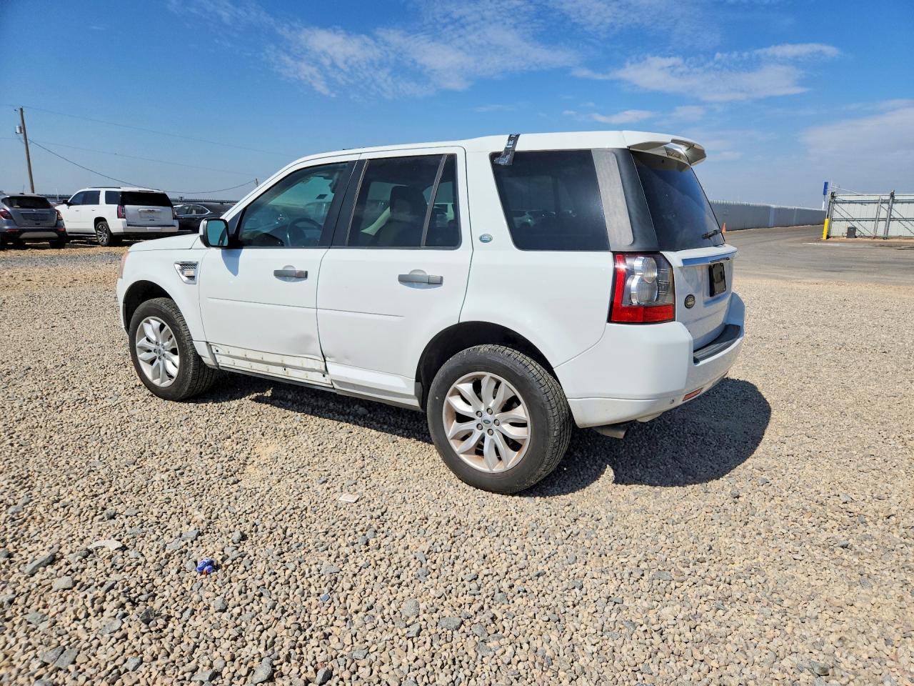 SALFR2BN8CH299899 · 2012 LAND ROVER LR2 · 2/13