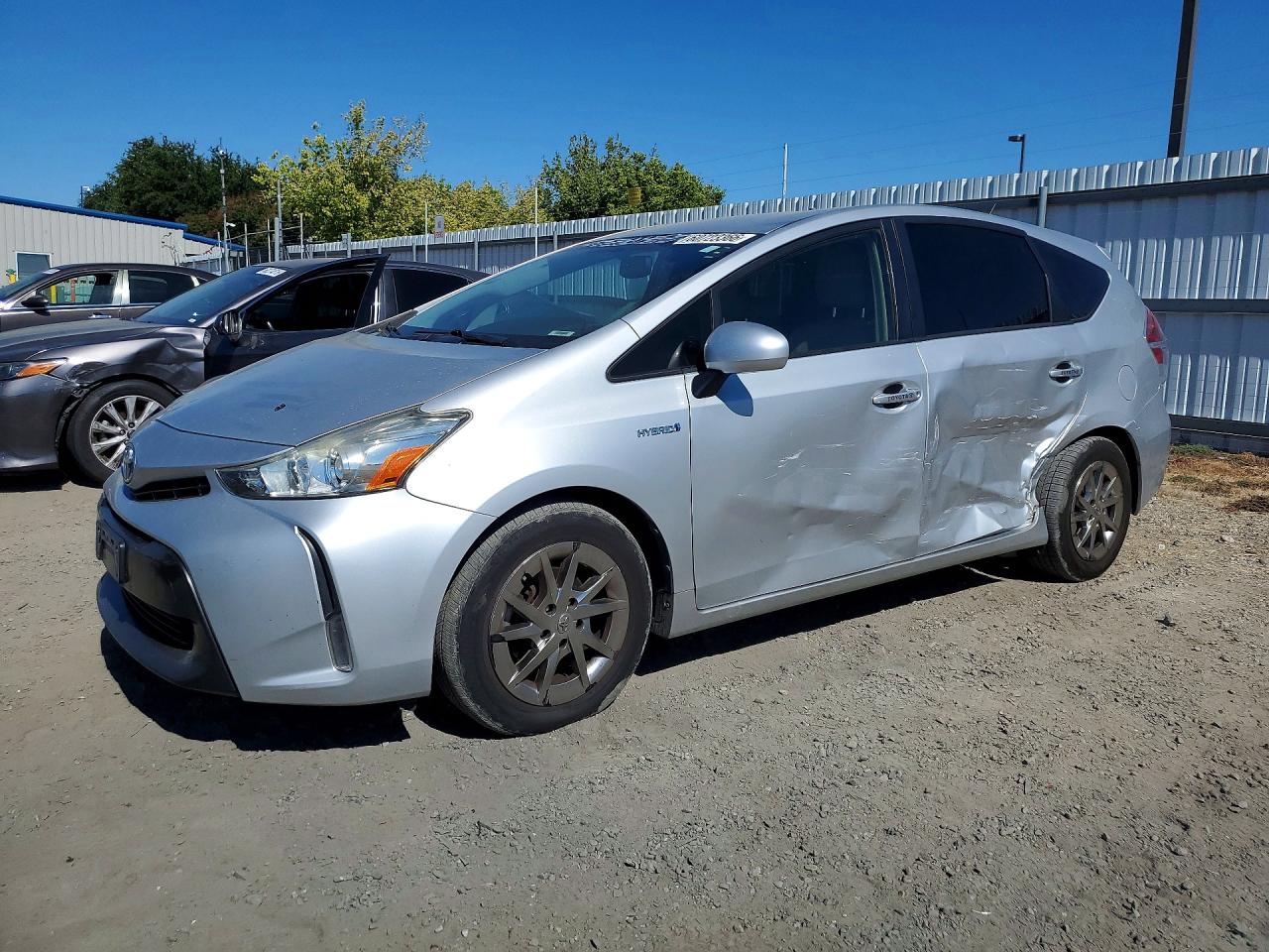 JTDZN3EU8FJ025558 · 2015 TOYOTA PRIUS V