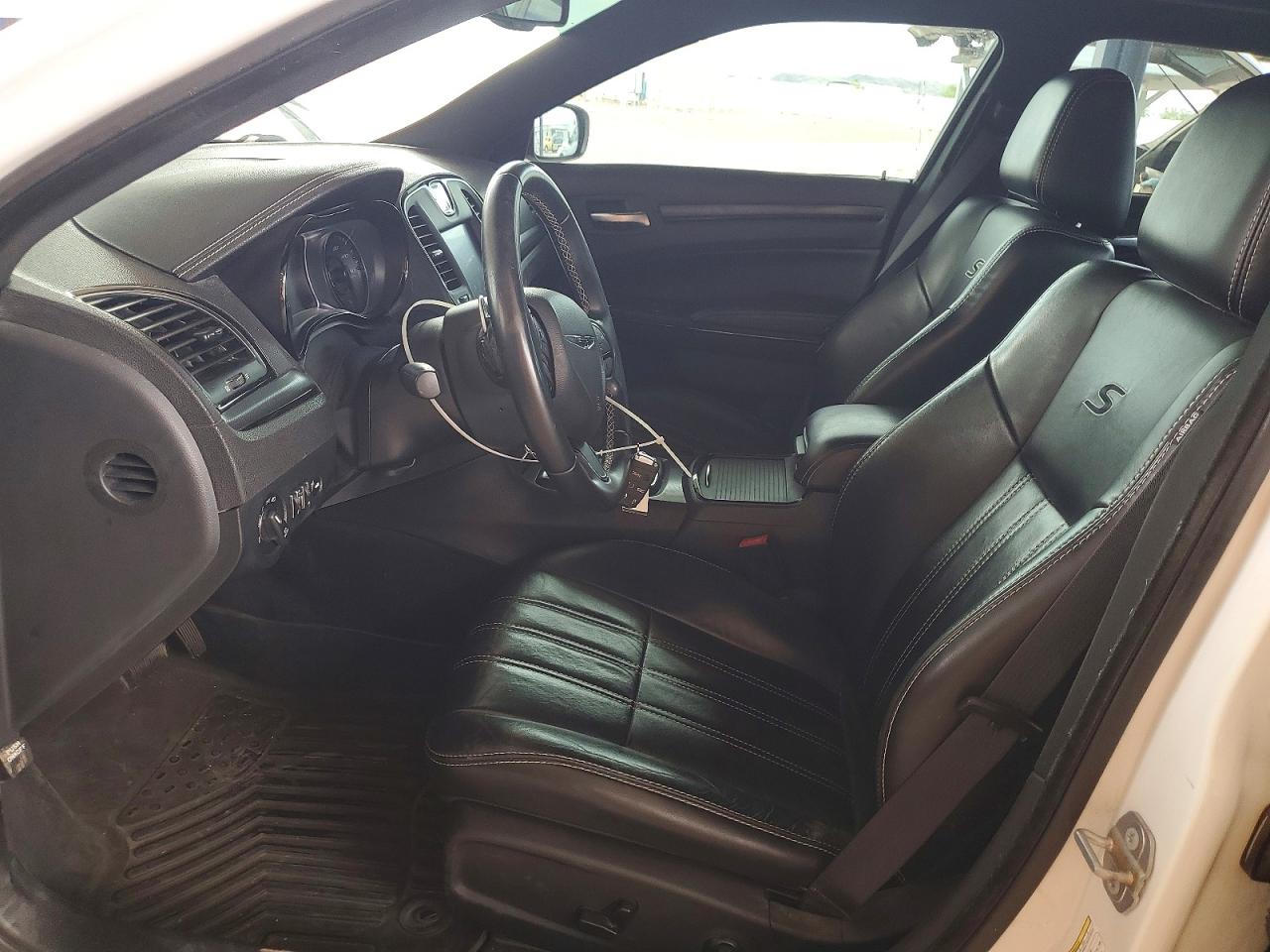 2C3CCAGG1GH298744 · 2016 CHRYSLER 300 · 7/12