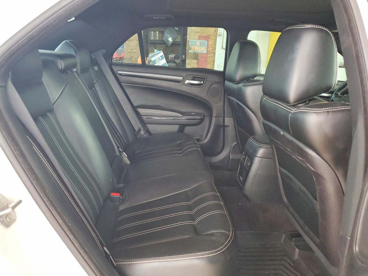 2C3CCAGG1GH298744 · 2016 CHRYSLER 300 · 10/12