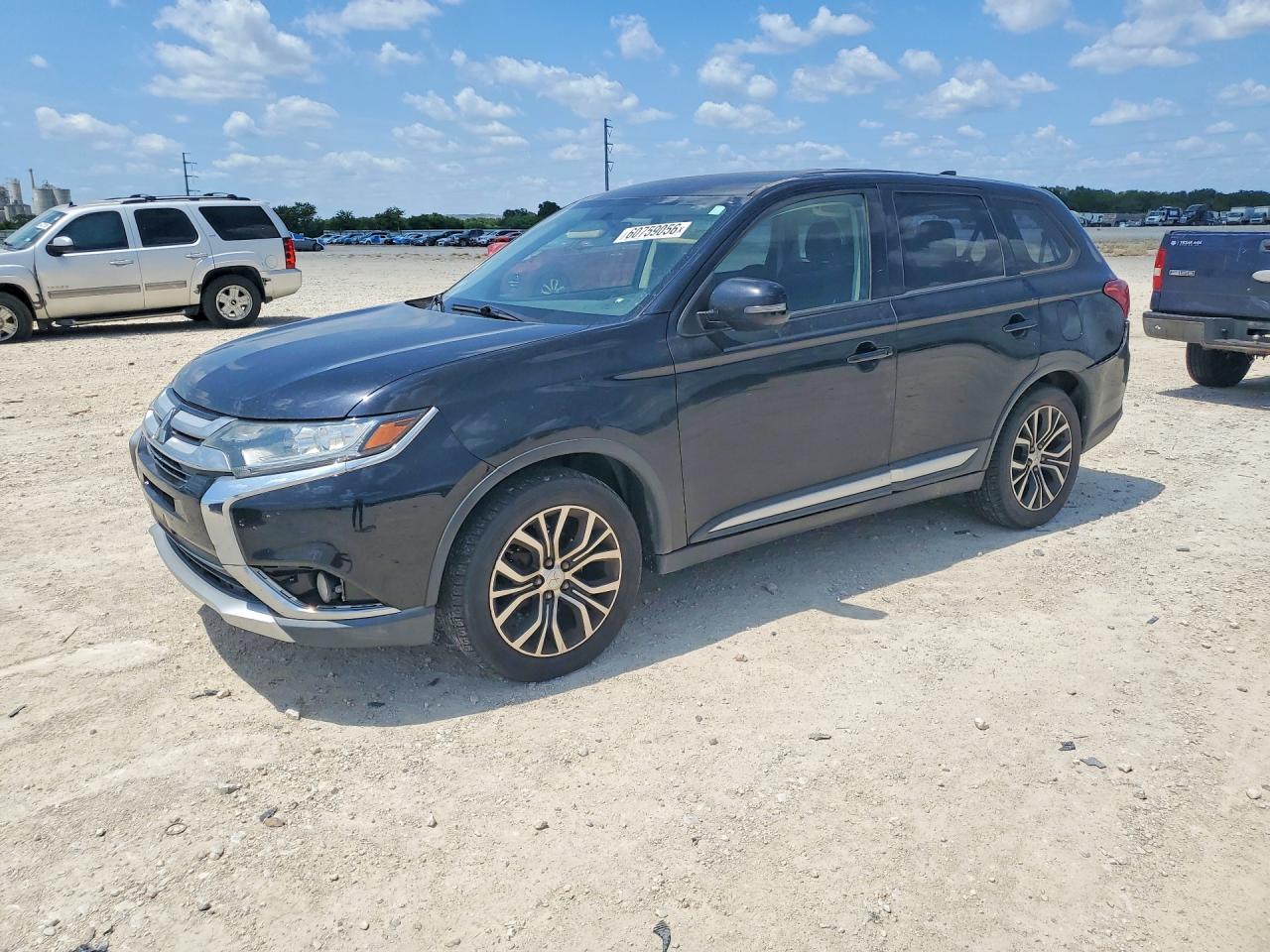 JA4AD3A37HZ022968 · 2017 MITSUBISHI OUTLANDER